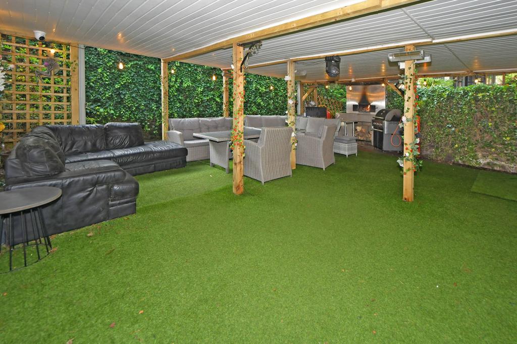 Covered entertaining area