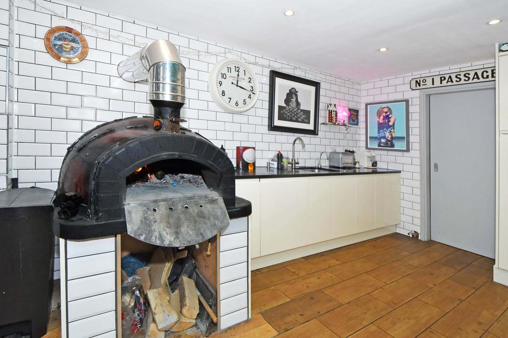 Wood fired pizza oven