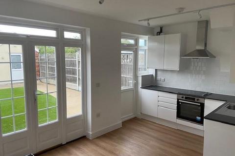 3 bedroom terraced house to rent, Marrilyne Avenue, Enfield, EN3