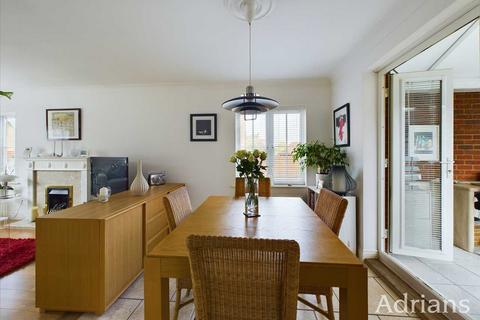 6 Abell Way, Springfield, Chelmsford, CM2 6WU