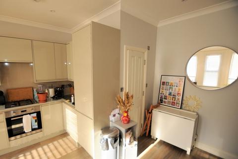 1 bedroom flat to rent, Ennismore Avenue, London, W4 1SF