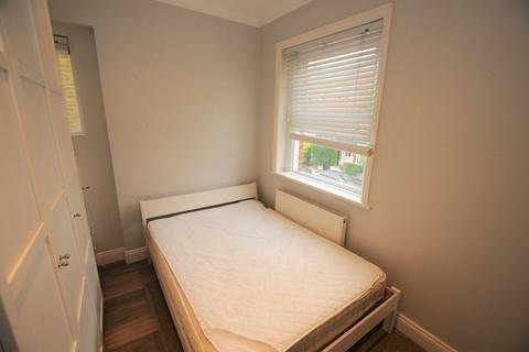 1 bedroom flat to rent, Ennismore Avenue, London, W4 1SF