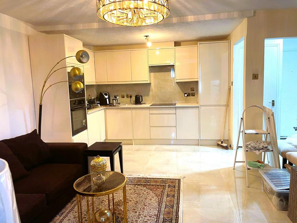Apartment in Ilford - View 4