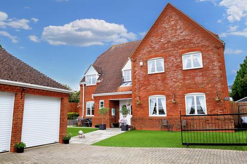 2 Bird Lane, Hail Weston, St Neots, PE19 5JP