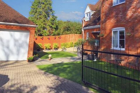 2 Bird Lane, Hail Weston, St Neots, PE19 5JP