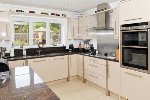 2 Bird Lane, Hail Weston, St Neots, PE19 5JP