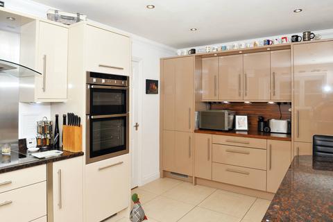 2 Bird Lane, Hail Weston, St Neots, PE19 5JP