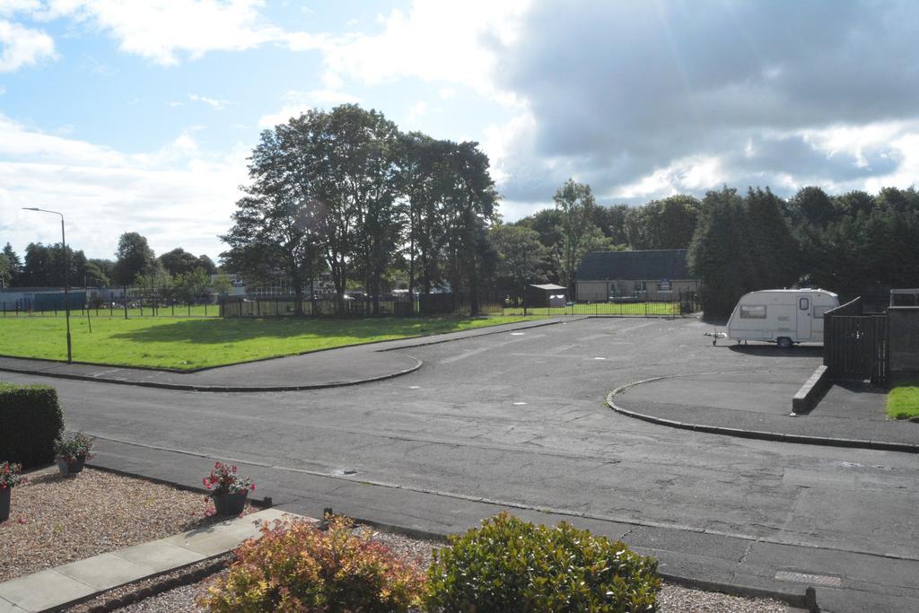 Fairfield Avenue, Bonnybridge, Stirlingshire, FK4 1LU 3 bed terraced