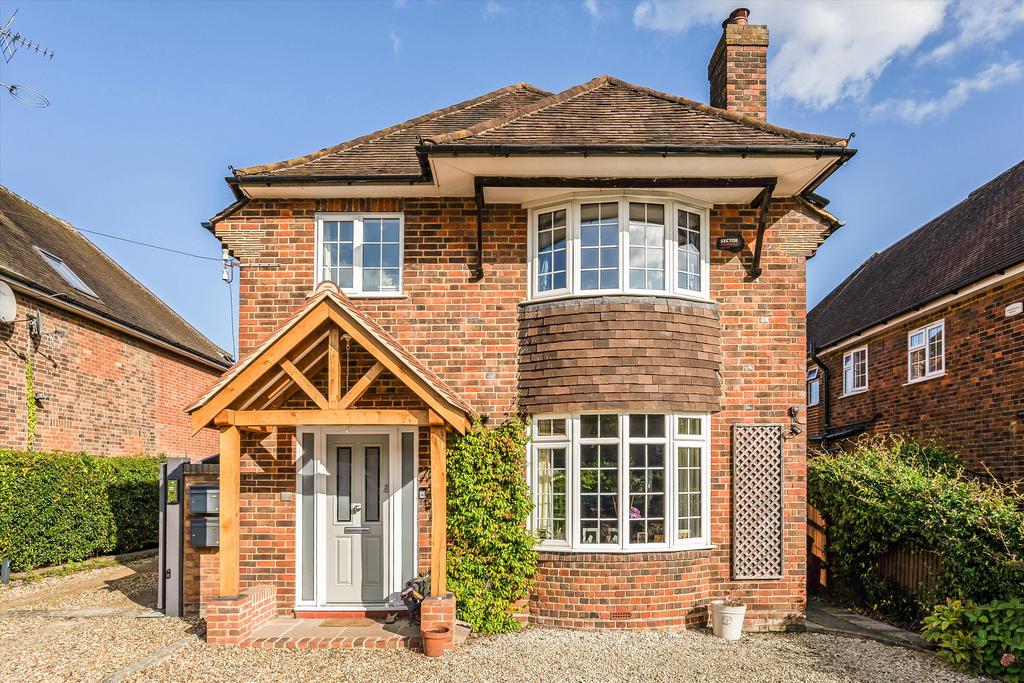 Lakes Lane, Beaconsfield, Buckinghamshire, HP9 4 bed detached house for
