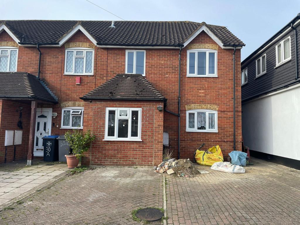 5 Bedroom Semi Detached House for Rent