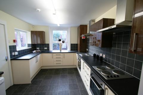 9 bedroom house to rent, HYDE PARK ROAD, Leeds