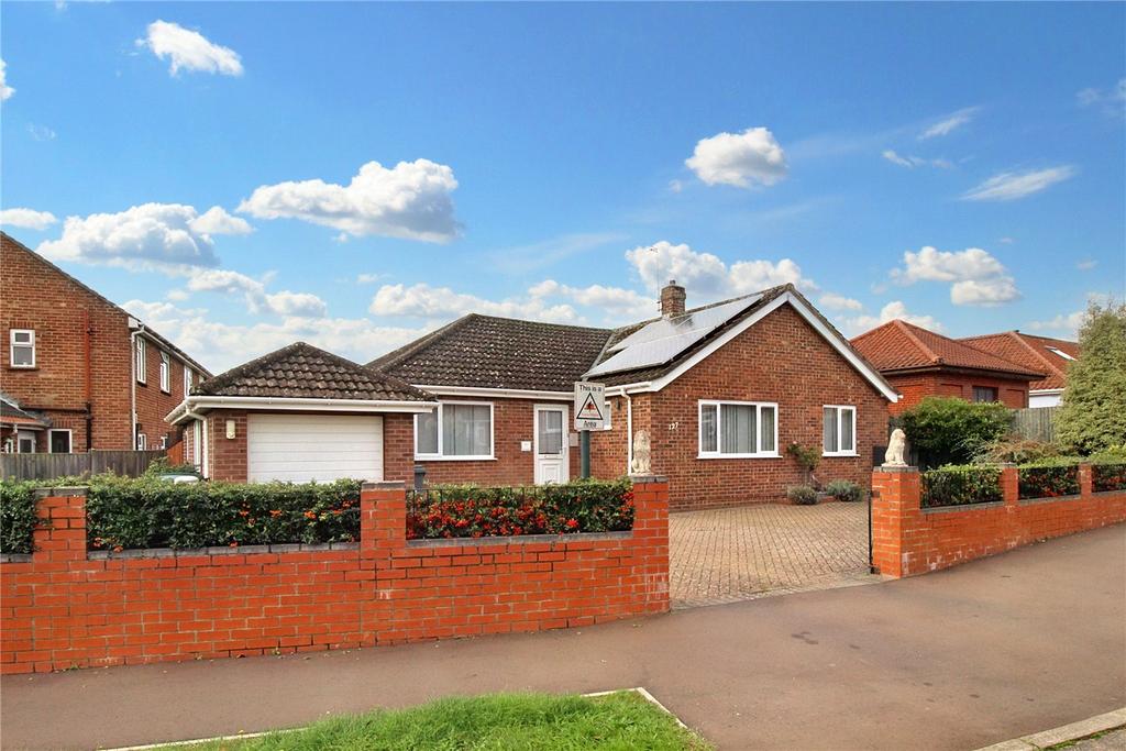 Links Avenue, Hellesdon, Norwich, Norfolk, NR6 3 bed bungalow for sale