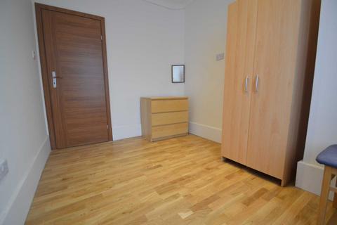 House share to rent, Drayton Gardens, West Ealing Available from 6th November 2023