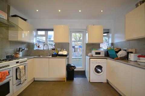 House share to rent, Drayton Gardens, West Ealing Available from 6th November 2023