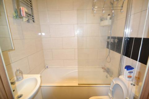 House share to rent, Drayton Gardens, West Ealing Available from 6th November 2023