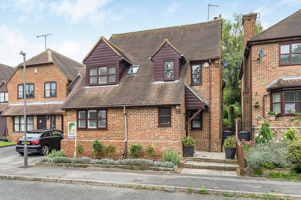 Copperfields, High HP12 4 bed detached house for sale £575,000