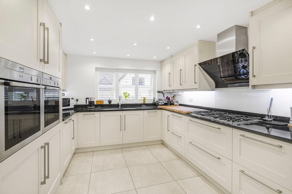 Copperfields, High HP12 4 bed detached house for sale £575,000
