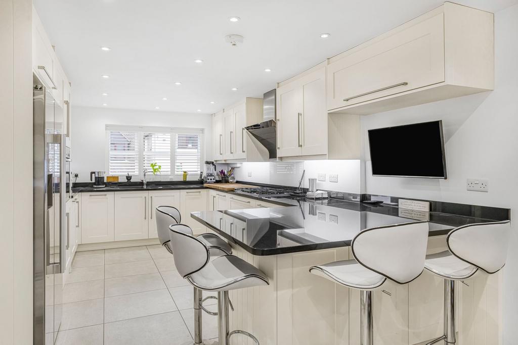 Copperfields, High HP12 4 bed detached house for sale £575,000