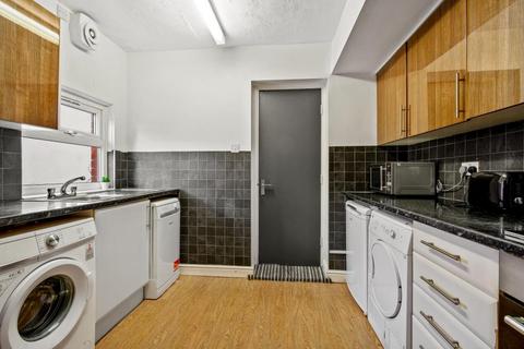 6 bedroom house to rent, ESTCOURT TERRACE, Leeds