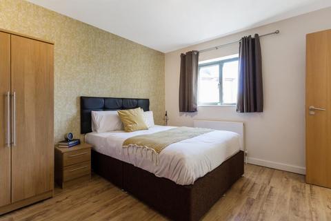 4 bedroom house to rent, Bentley Lane, Leeds