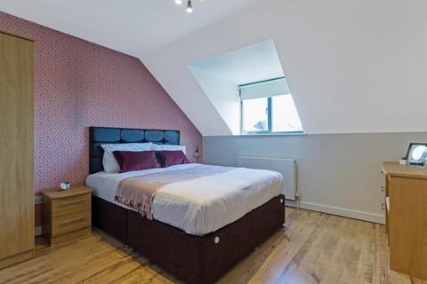 4 bedroom house to rent, Bentley Lane, Leeds