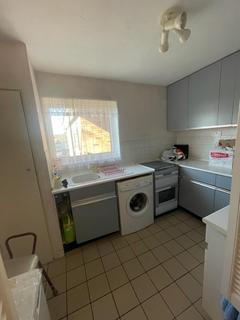 2 bedroom flat to rent, Ilford, IG3