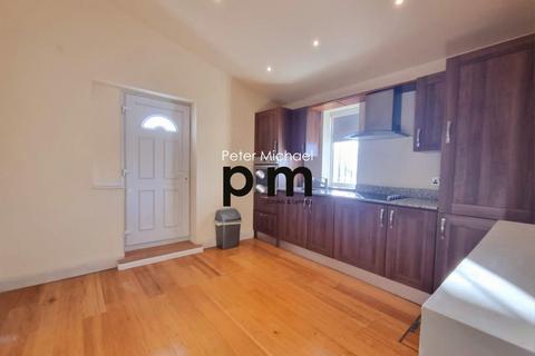 2 bedroom flat to rent, Monkfrith Way, Southgate