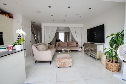 171 Gorseway, Romford, RM7 0SA