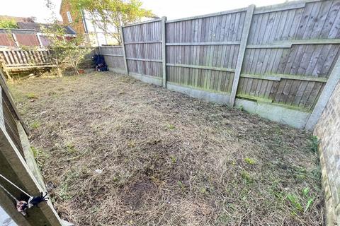 17 Lesbury Close, Luton, LU2 9UP