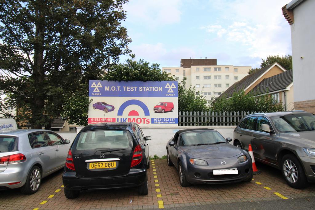 London Properties are pleased to the market this