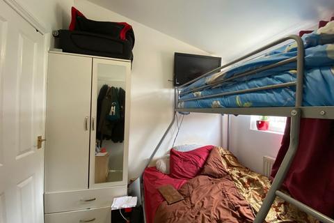 33 Bishops Park Road, London, SW16 5TX