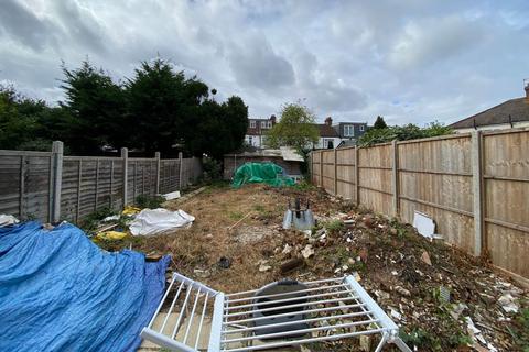 33 Bishops Park Road, London, SW16 5TX