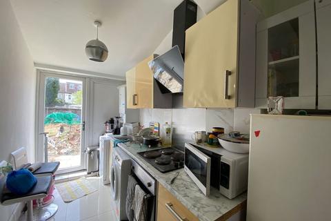 33 Bishops Park Road, London, SW16 5TX