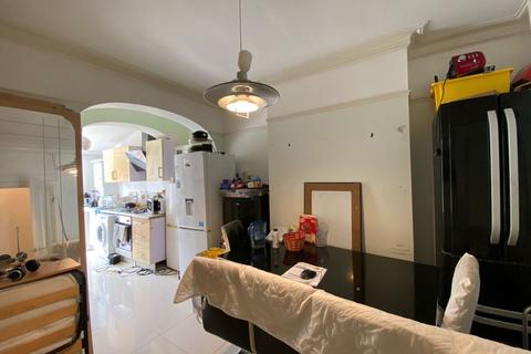 33 Bishops Park Road, London, SW16 5TX