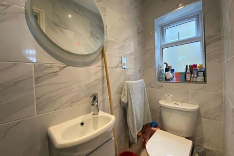33 Bishops Park Road, London, SW16 5TX