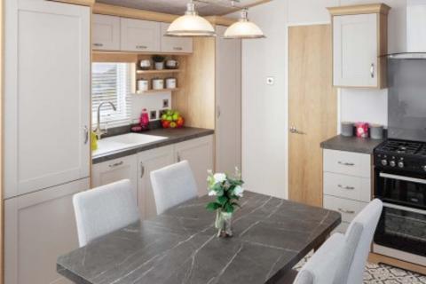 3 bedroom holiday park home for sale, Christchurch Road, Barton on Sea, New Milton, Hampshire BH25