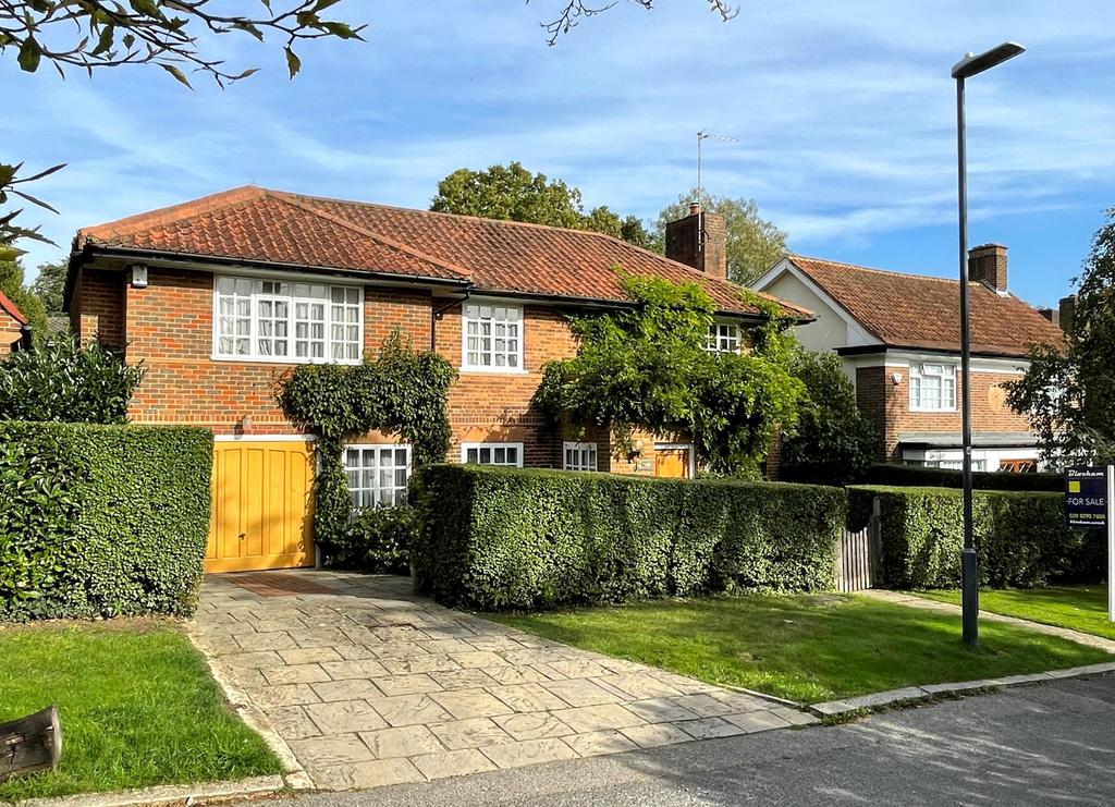 Hill Close, South Hill Private Estate, Harrow on the Hill 4 bed
