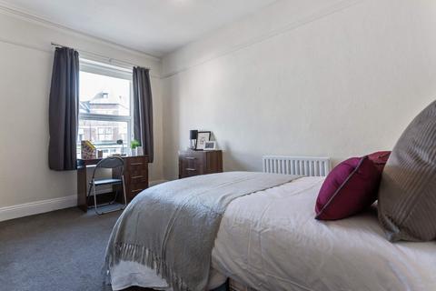 5 bedroom flat to rent, VICTORIA ROAD, Leeds
