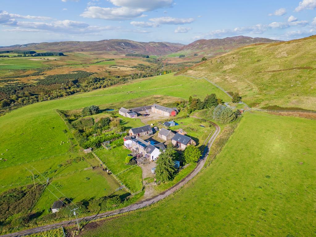 Shenval Farm, Bankfoot, Perthshire, PH1 4DP 2 bed detached house for