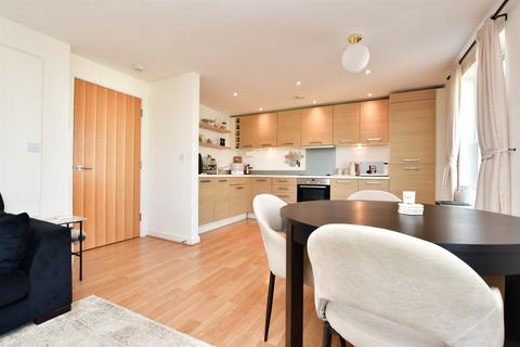 2 bedroom apartment for sale - Manley Boulevard, Holborough Lakes, Snodland, Kent