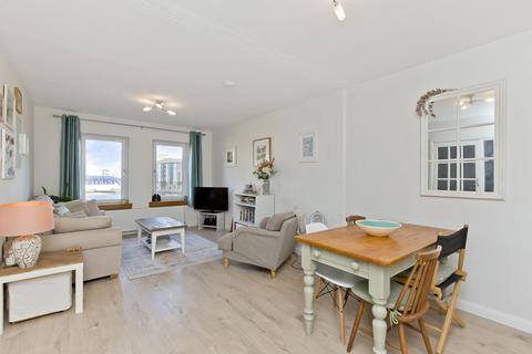 12/3 Sandport, Edinburgh, EH6 6PL