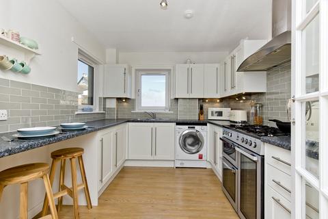 12/3 Sandport, Edinburgh, EH6 6PL