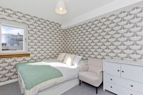 12/3 Sandport, Edinburgh, EH6 6PL
