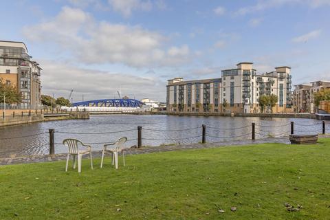 12/3 Sandport, Edinburgh, EH6 6PL