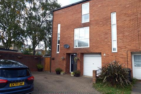 3 bedroom end of terrace house for sale, Hopton Road, Stevenage, Hertfordshire, SG1