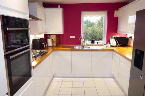 3 bedroom end of terrace house for sale, Hopton Road, Stevenage, Hertfordshire, SG1