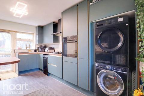 12 Monks View, Stevenage, SG2 9AA