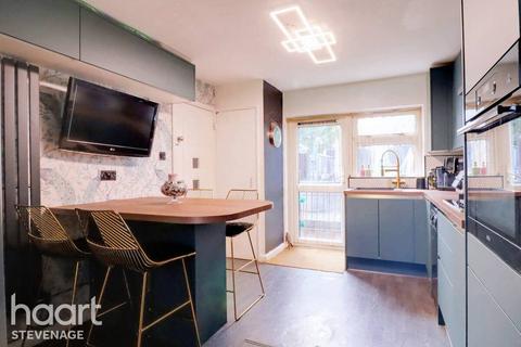 12 Monks View, Stevenage, SG2 9AA