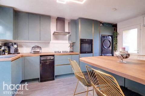 12 Monks View, Stevenage, SG2 9AA