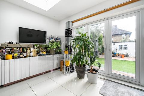 6 Lionel Road, London, SE9 6DQ